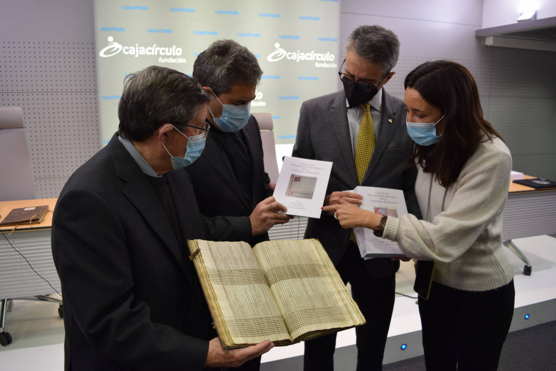 El archivo de la Catedral suma ya 240.000 documentos digitalizados 1 archivo de la catedral de burgos