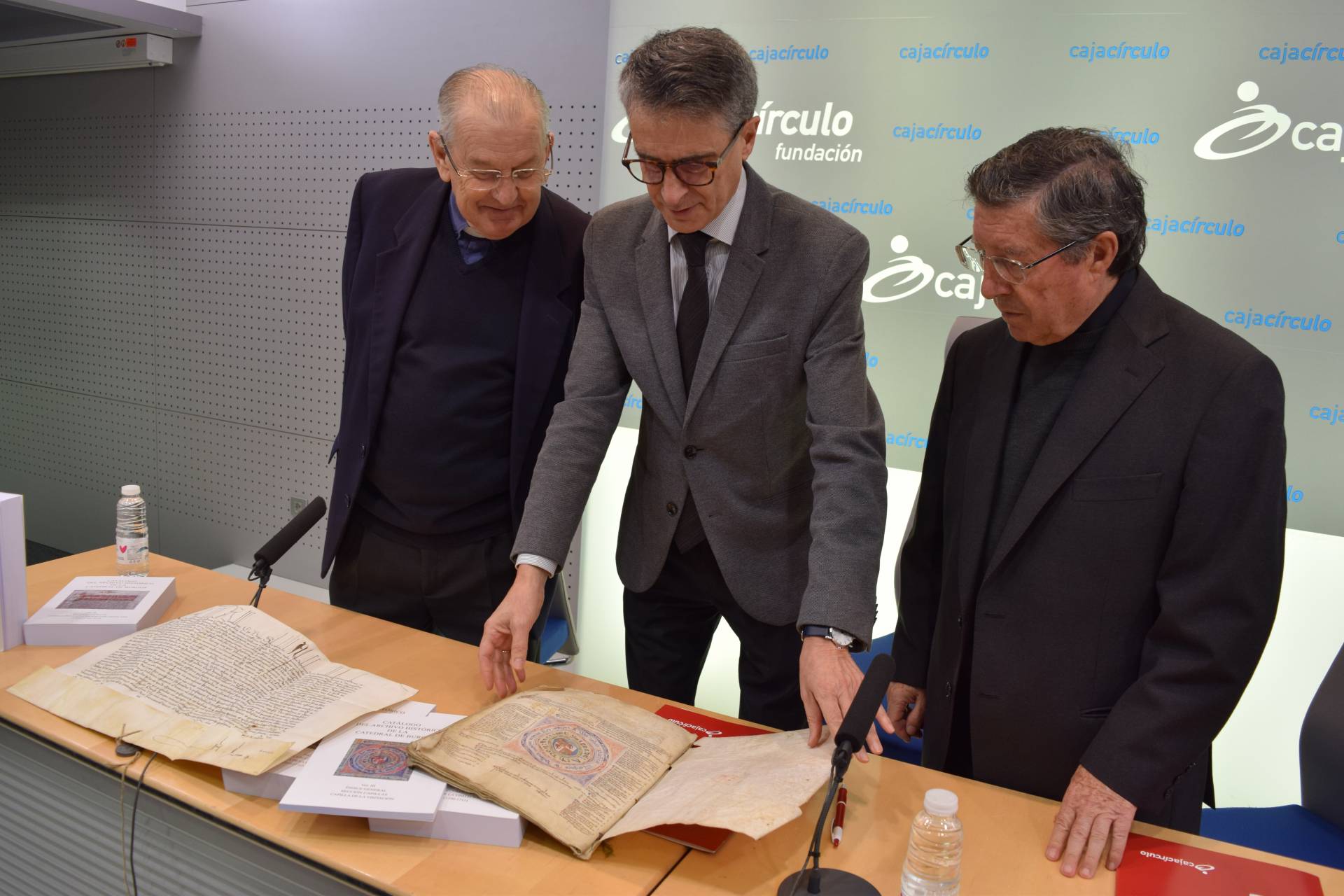 El proyecto de catalogación e informatización del archivo de la Catedral cumple 25 años 4 archivo catedral_6