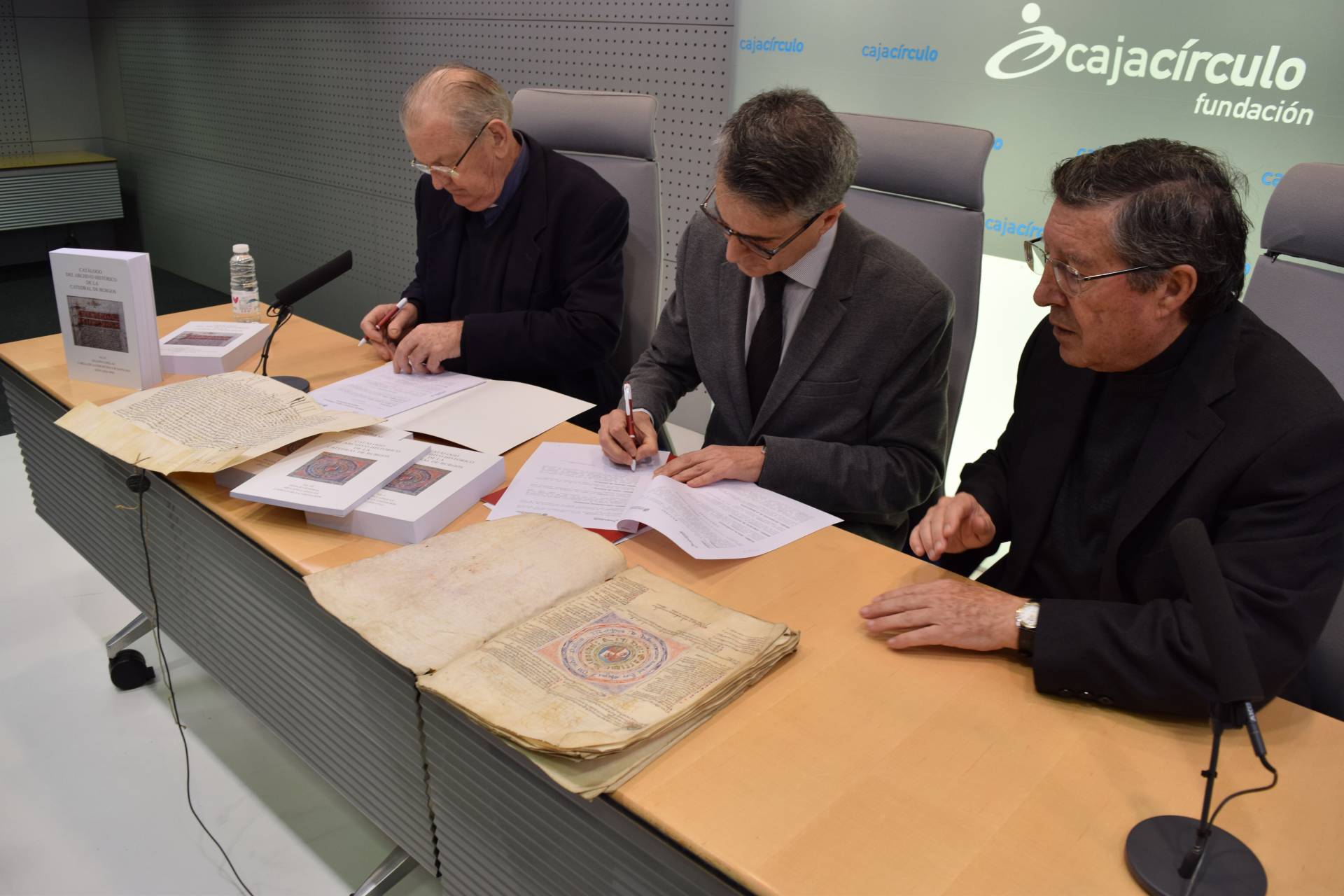El proyecto de catalogación e informatización del archivo de la Catedral cumple 25 años 2 archivo catedral_8