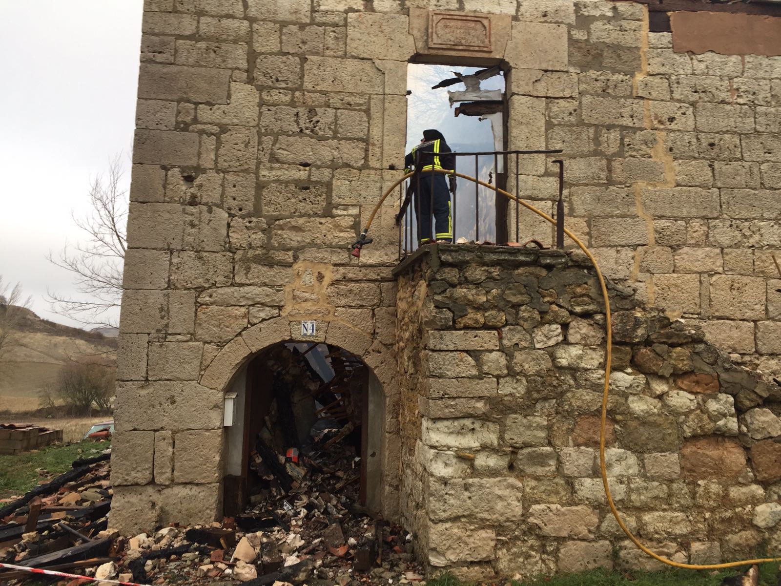 Un incendio calcina el tejado de la iglesia de Arraya de Oca 3 arraya oca 3