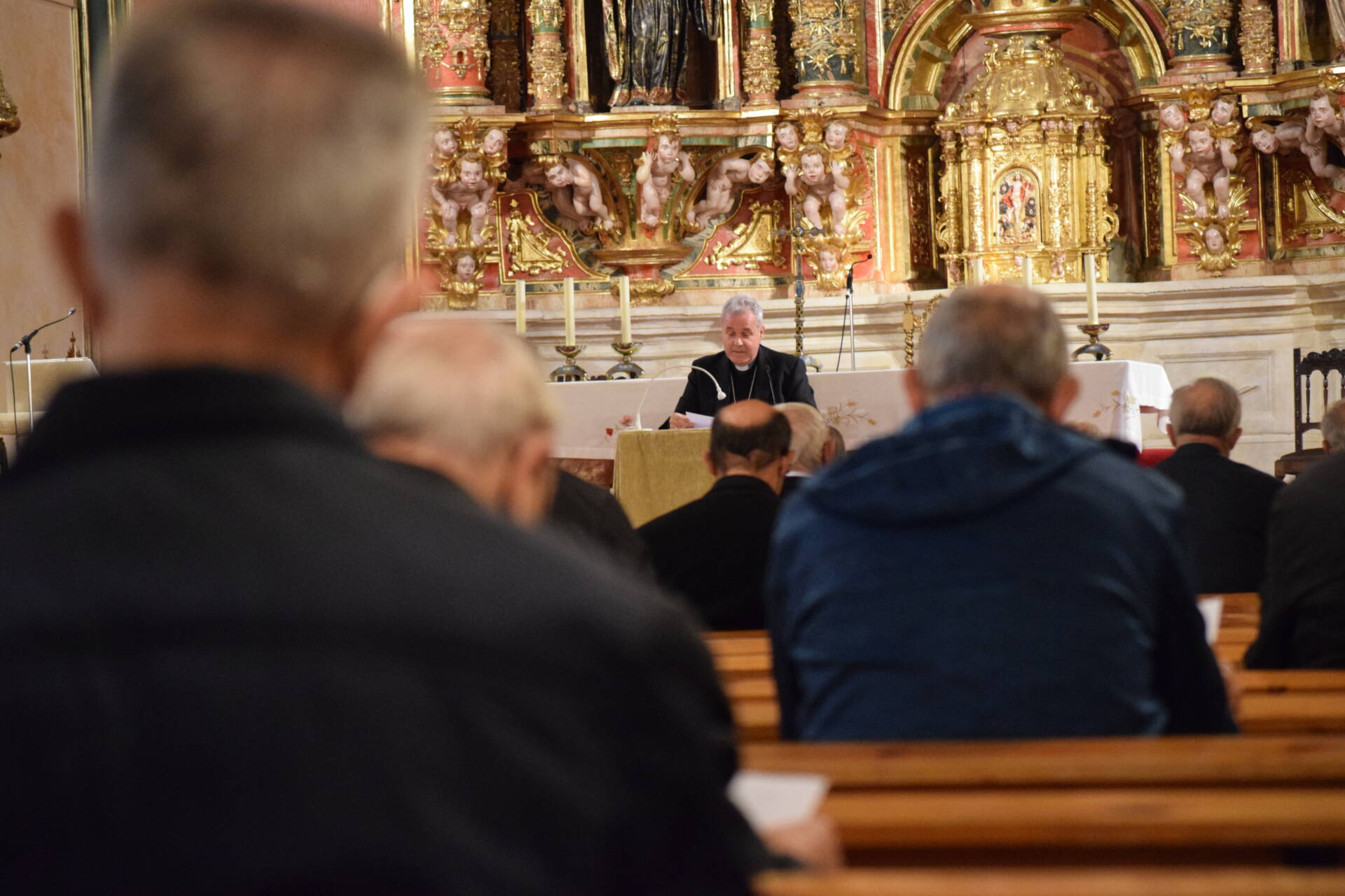 El arzobispo, a los sacerdotes: «Hay que vivir con sencillez para ir a lo esencial» 3 arzobispo mario iceta retiro_5