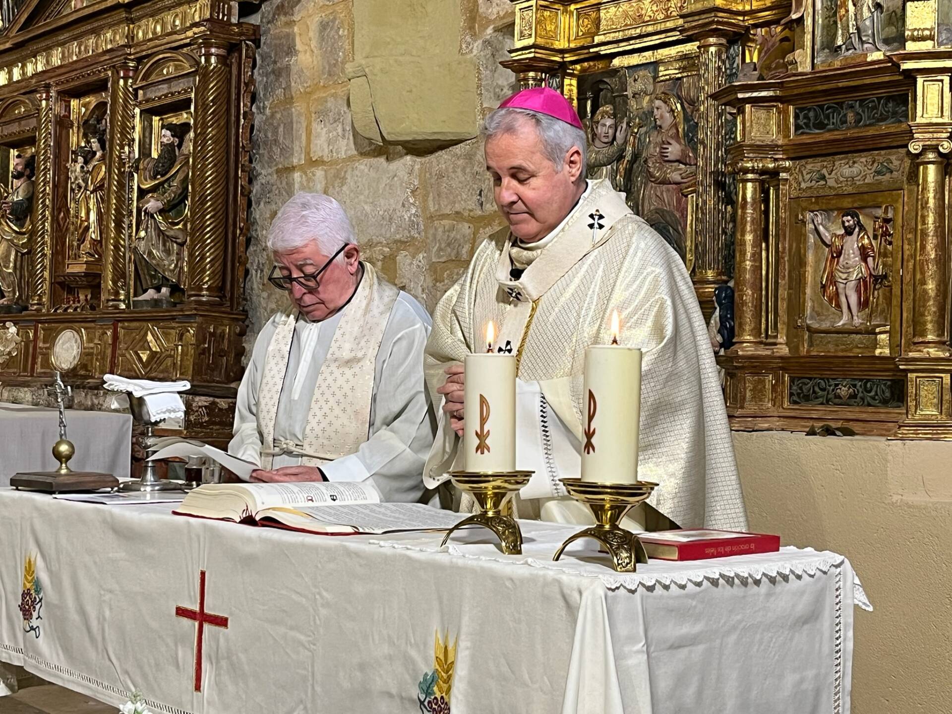 El arzobispo visita las unidades pastorales de Sedano y La Vega-Mercedes 3 arzobispo-visita-sedano-la-vega-mercedes_00005