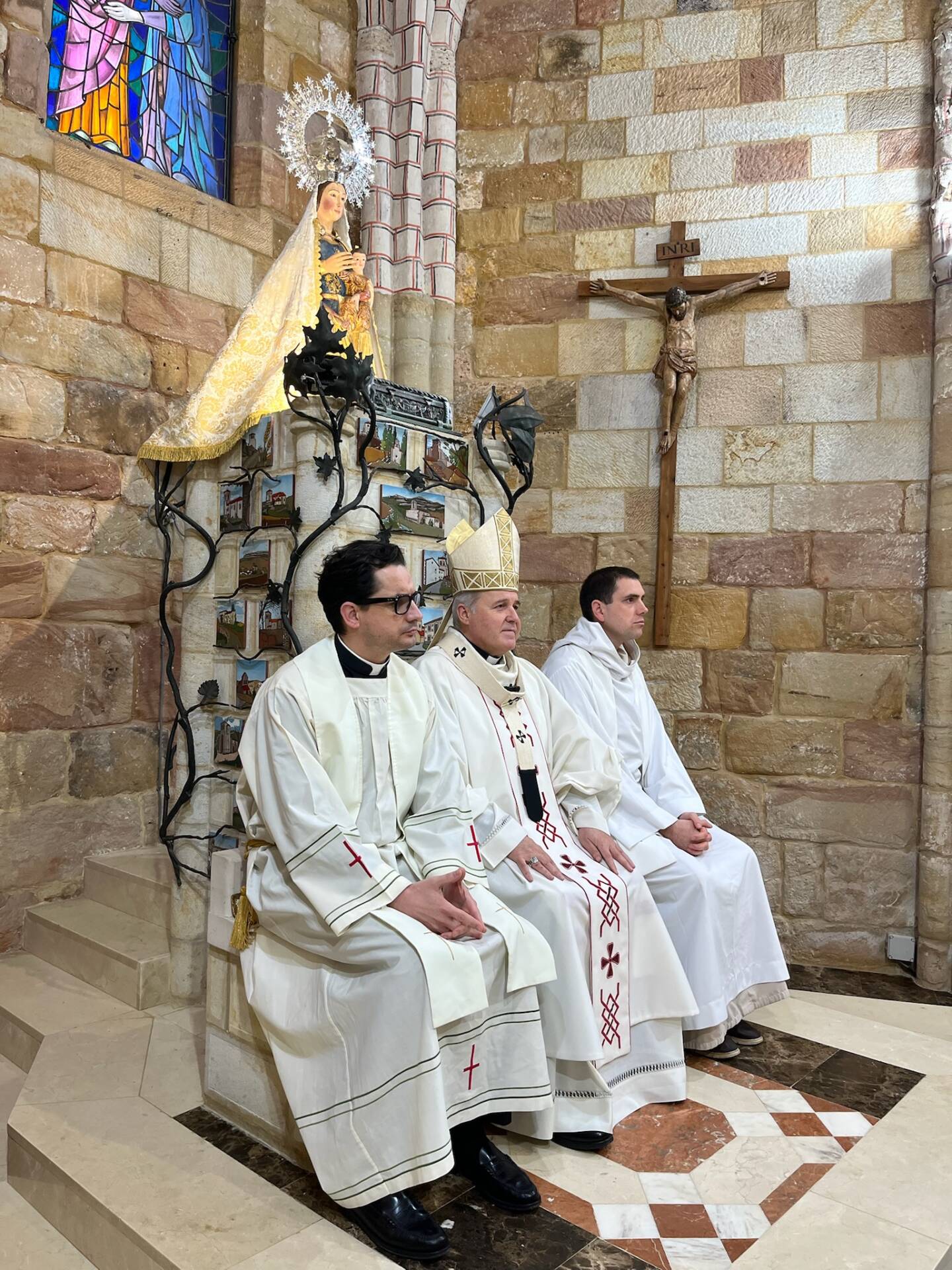 El arzobispo visita las unidades pastorales de Sedano y La Vega-Mercedes 10 arzobispo-visita-sedano-la-vega-mercedes_00008