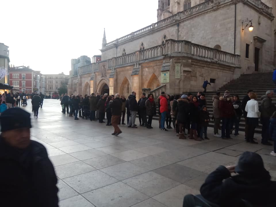 Más de 30.000 personas visitan el belén monumental de la Catedral 1 Las colas han sido constantes durante las fiestas navideñas.