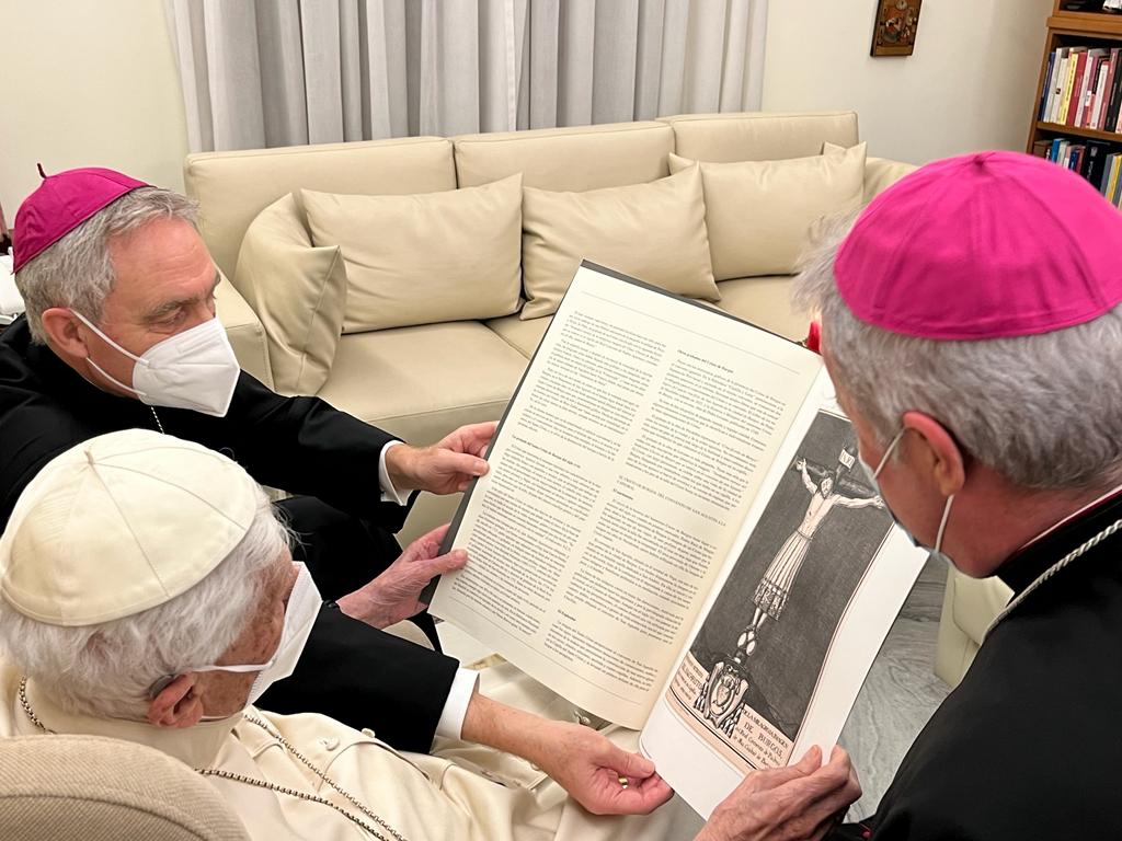 Aunque tu vida terrenal se haya apagado, tu luz resplandecerá por toda la eternidad 3 Benedicto XVI