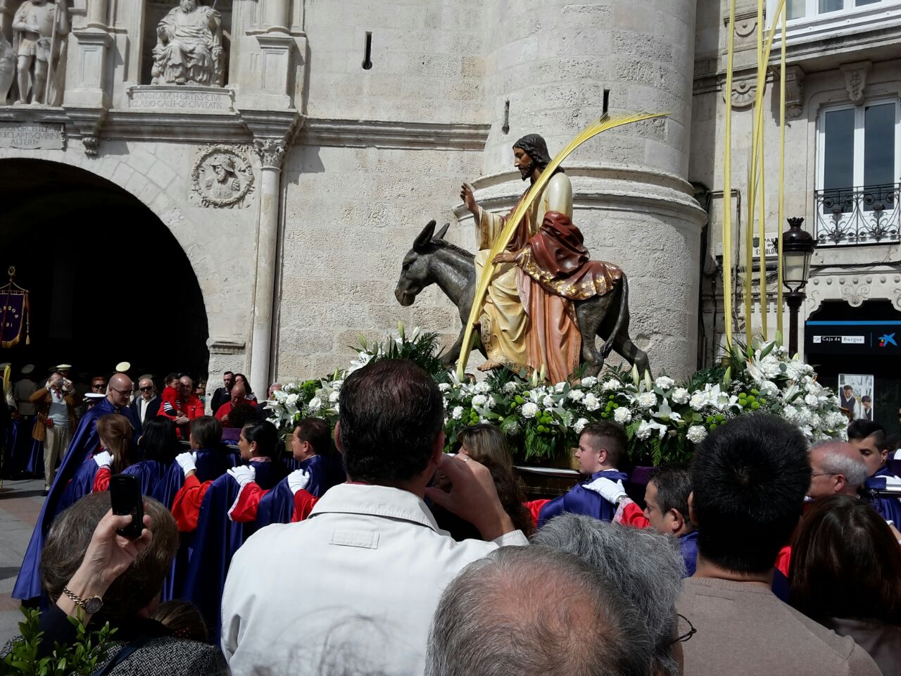 La procesión de la Borriquilla rememora un año más la entrada de Cristo en Jerusalén 1 borriquilla-burgos.jpg