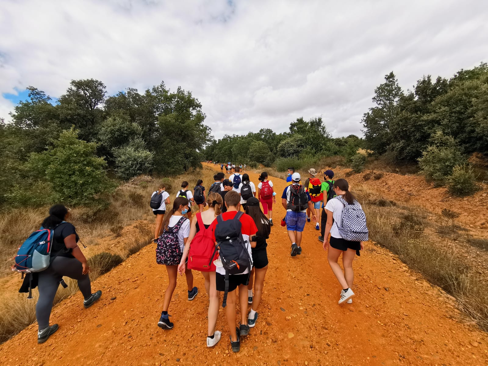 Adolescentes de la diócesis llegan a Galicia con la vista puesta en la Peregrinación de Jóvenes de Santiago 2 camino de santiago
