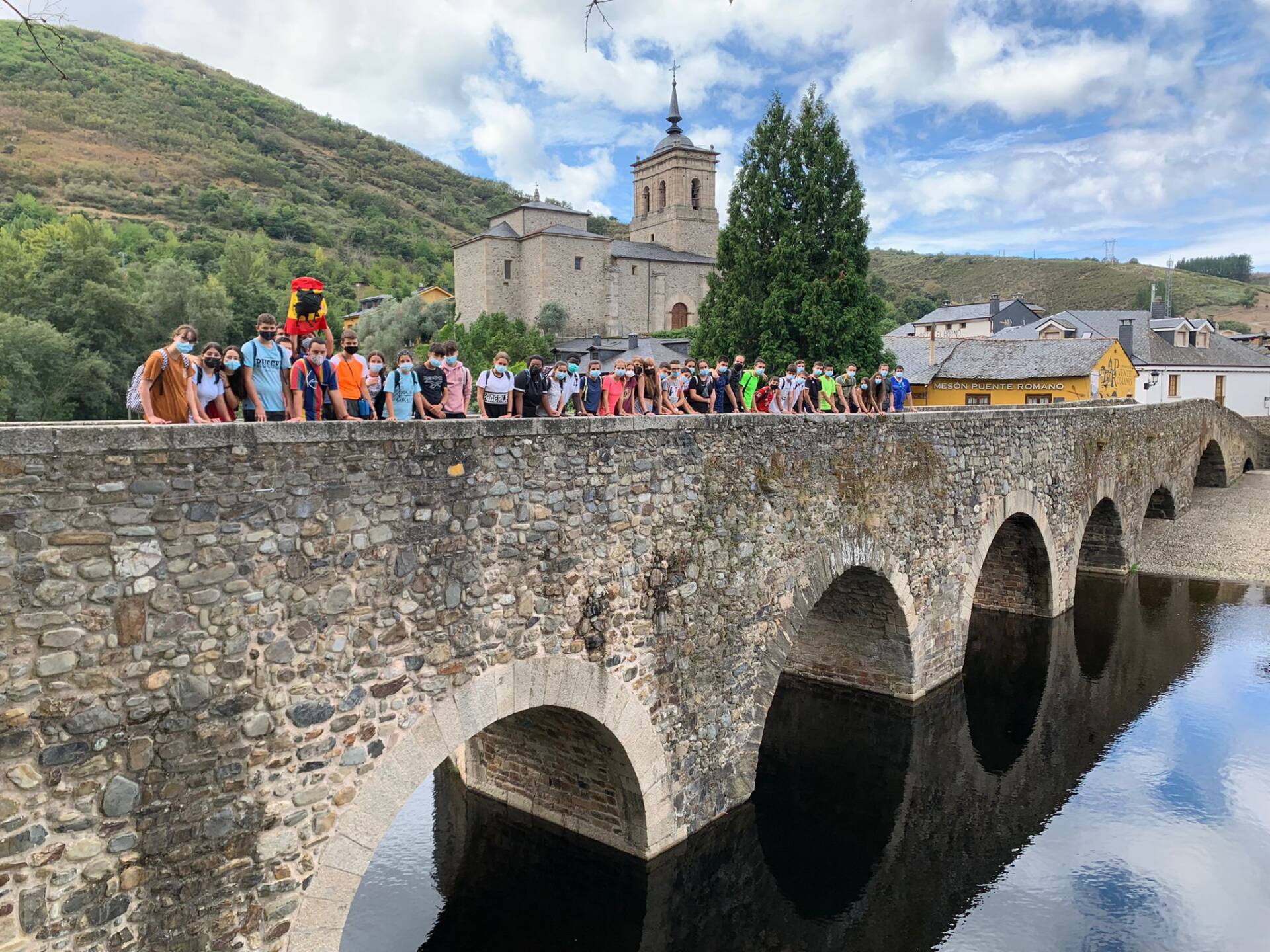 Adolescentes de la diócesis llegan a Galicia con la vista puesta en la Peregrinación de Jóvenes de Santiago 3 camino de santiago