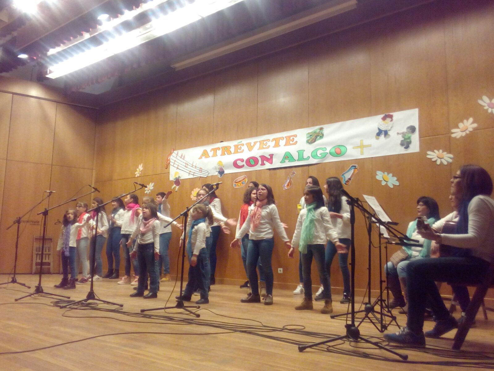 Los coros de varias parroquias participan en la Canción Misionera 1 cancion misionera 4
