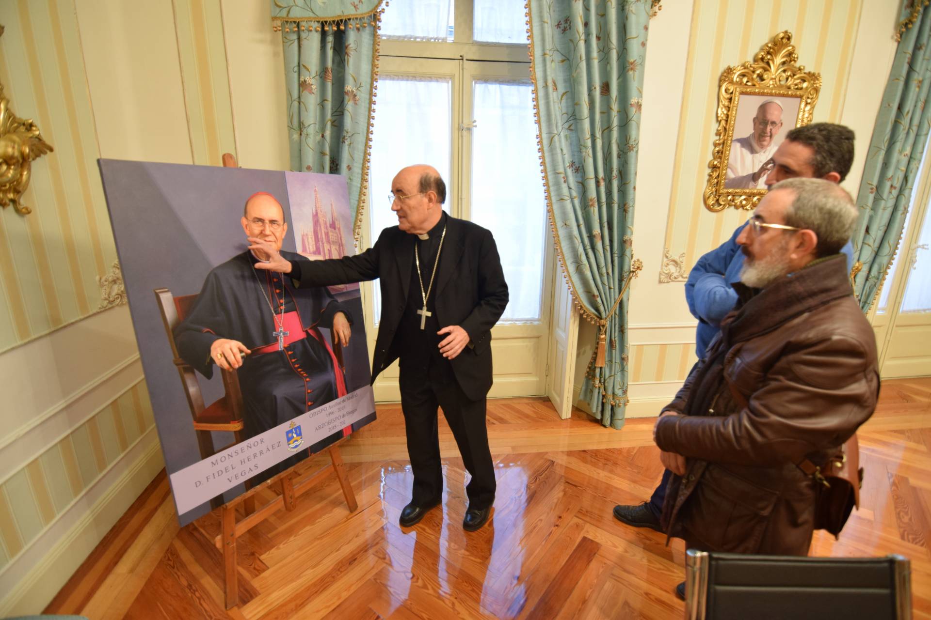 Cándido Pérez Palma pinta el retrato del arzobispo que lucirá en la capilla de Santa Catalina 3 candido perez palma arzobispo_3