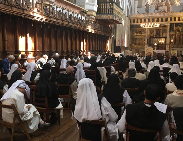 Las monjas cistercienses crearán una «red de ayuda» para salvar los monasterios más necesitados 1 Instantánea de una de las celebraciones mantenidas durante el capítulo.