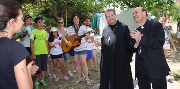 Don Fidel realiza una visita al encuentro organizado por Cristianos Sin Fronteras 1 don fidel cristianos sin fronteras