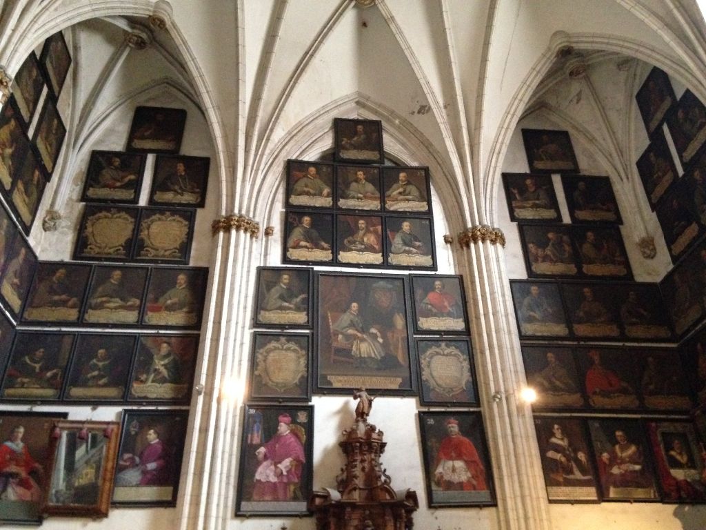 Retratos de obispos para conocer la historia de la diócesis 4 catedral-burgos-catalina.jpg