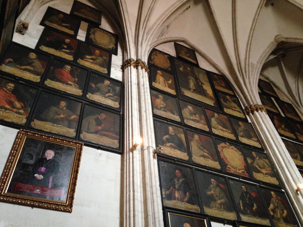 Retratos de obispos para conocer la historia de la diócesis 3 catedral-burgos-santa-catalina.jpg