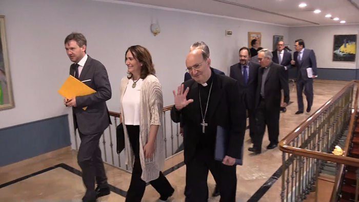 Una fundación promoverá los actos celebrativos del VIII centenario de la catedral 1 La reunión tuvo lugar ayer en el Teatro Principal. Foto: Canal 54.