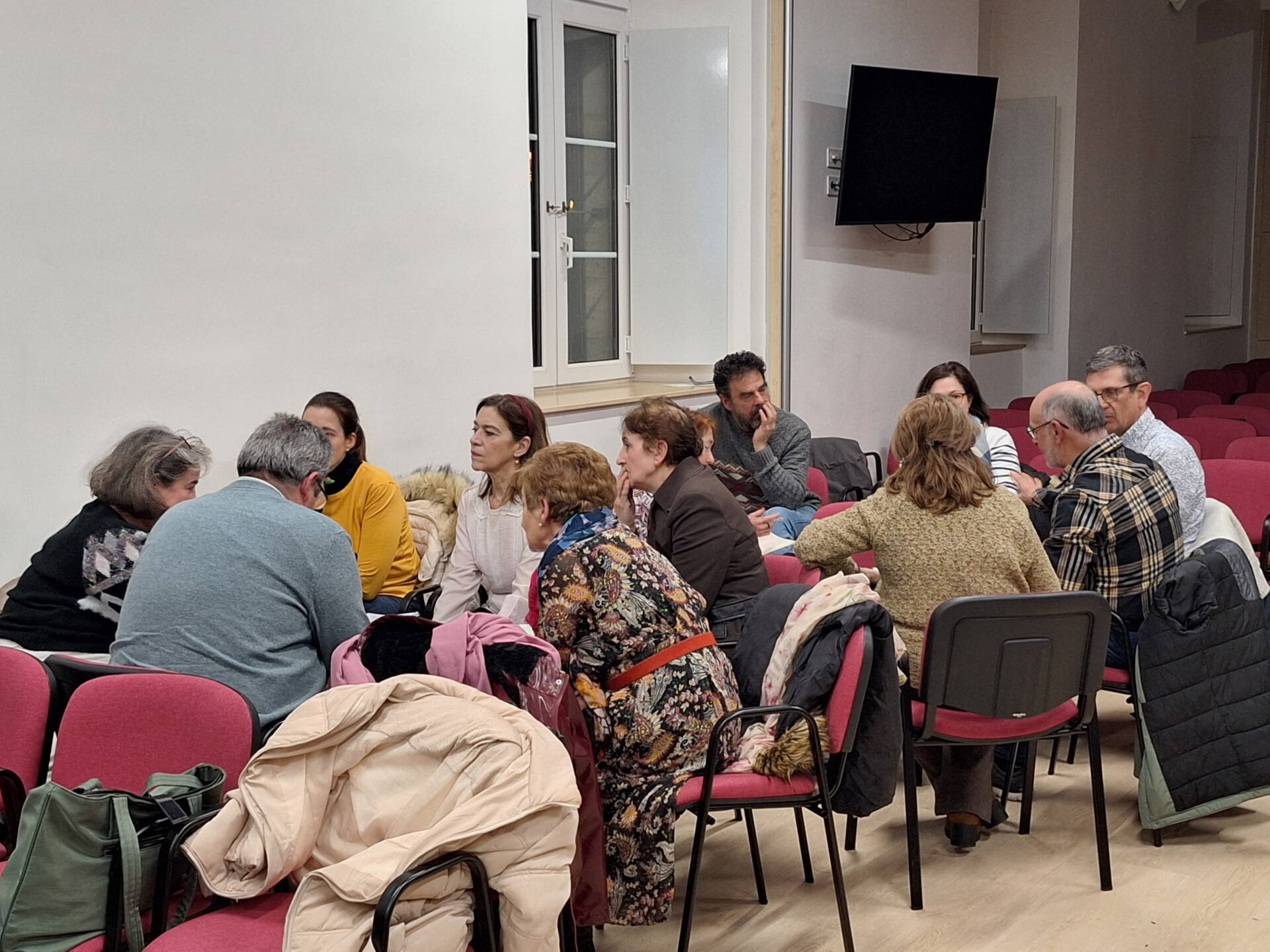 Centrar el proceso en la persona y saber escuchar, claves en el acompañamiento 5 Centrar el proceso en la persona, clave en el acompañamiento a grupos de vida