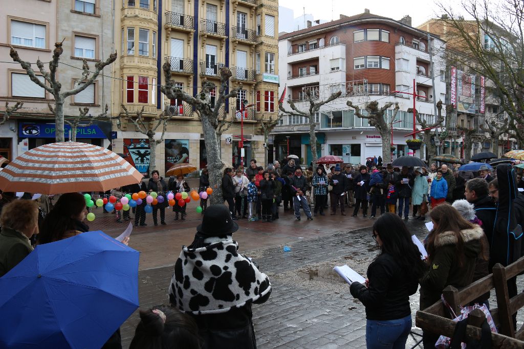Un círculo de silencio para denunciar la situación de los migrantes que buscan llegar a Europa 3 circulo-silencio-miranda-4.jpg