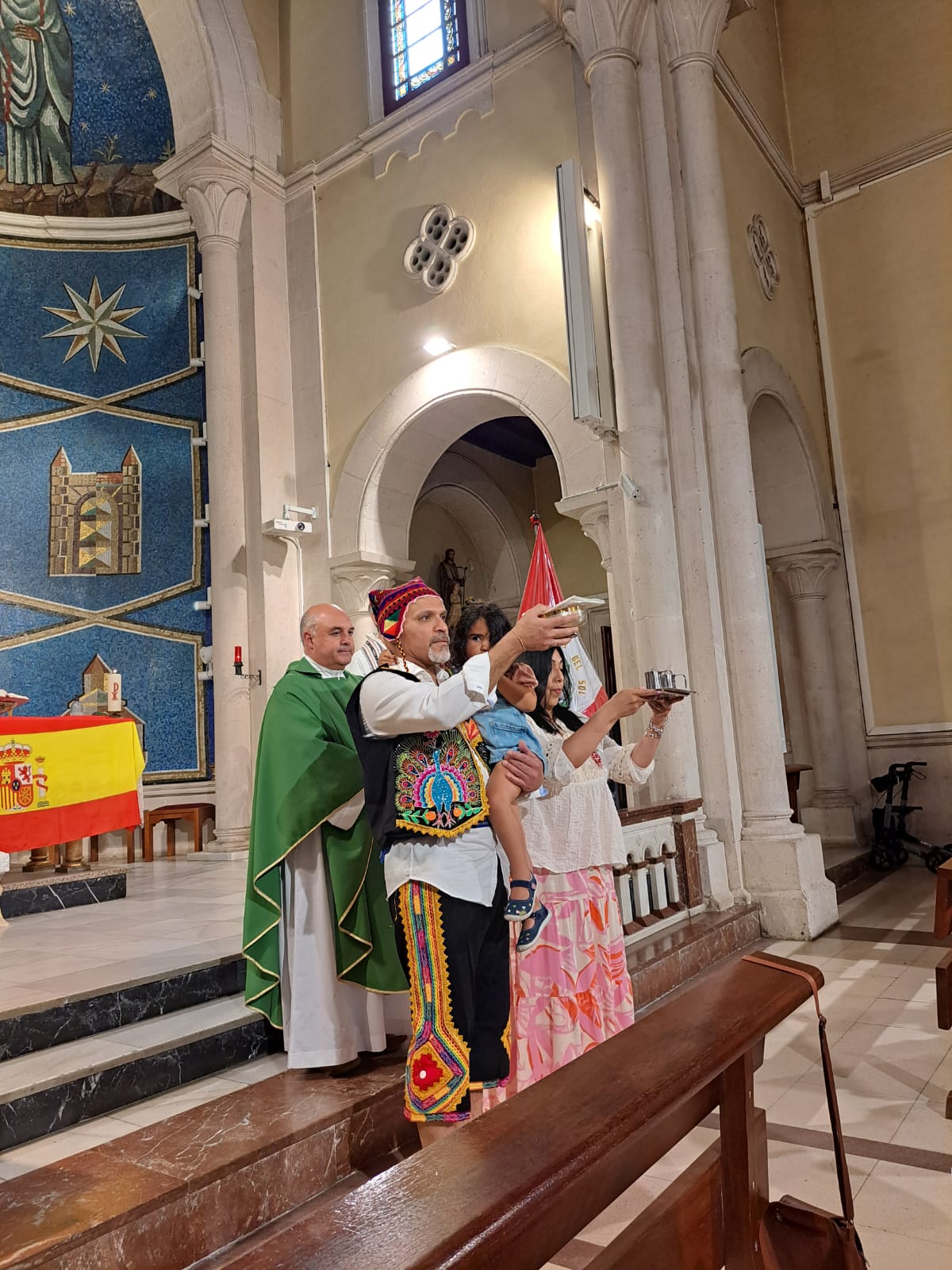 La comunidad peruana en Burgos celebra sus fiestas patrias con una misa 5 comunidad-peruana-burgos-fiestas-patrias-misa_05