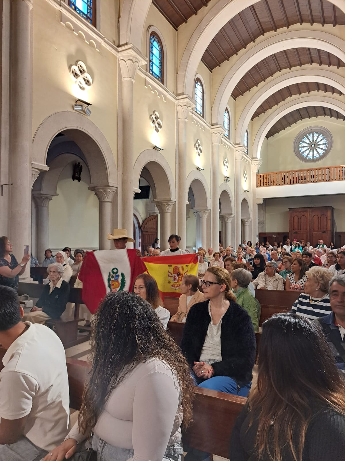 La comunidad peruana en Burgos celebra sus fiestas patrias con una misa 6 comunidad-peruana-burgos-fiestas-patrias-misa_06