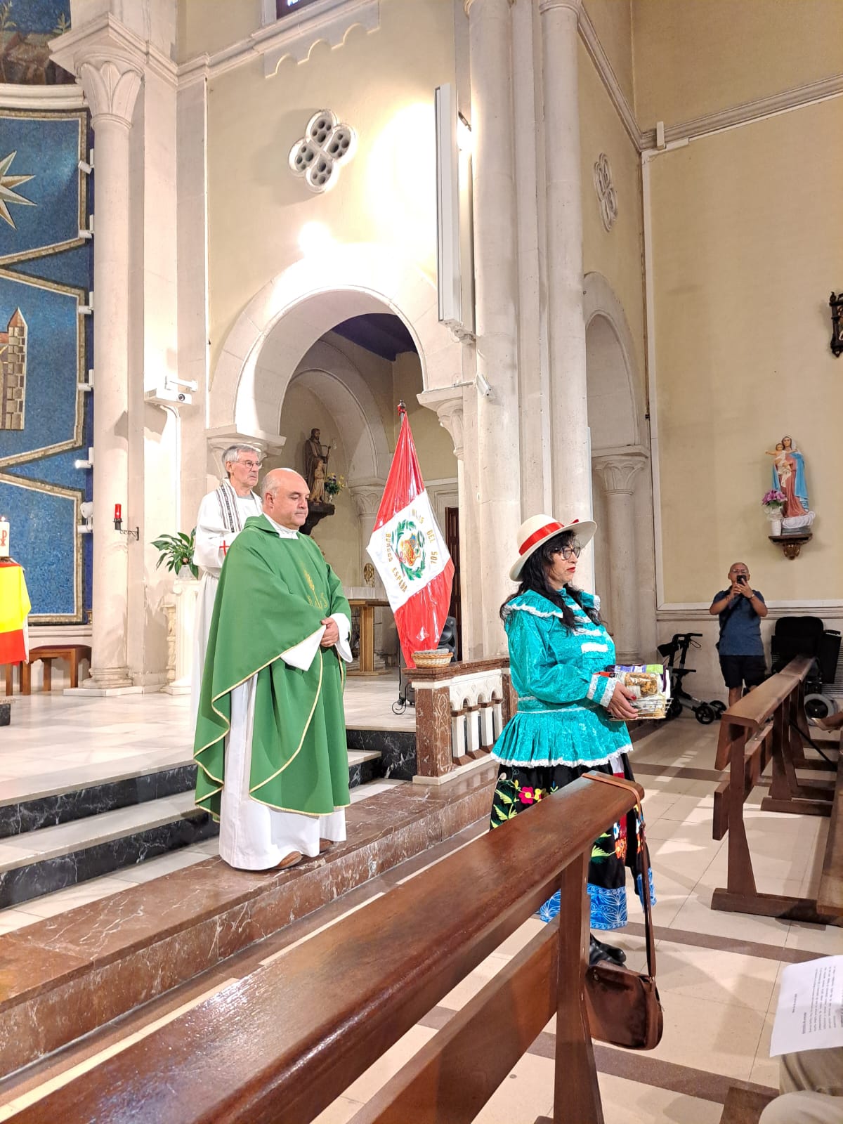 La comunidad peruana en Burgos celebra sus fiestas patrias con una misa 7 comunidad-peruana-burgos-fiestas-patrias-misa_07