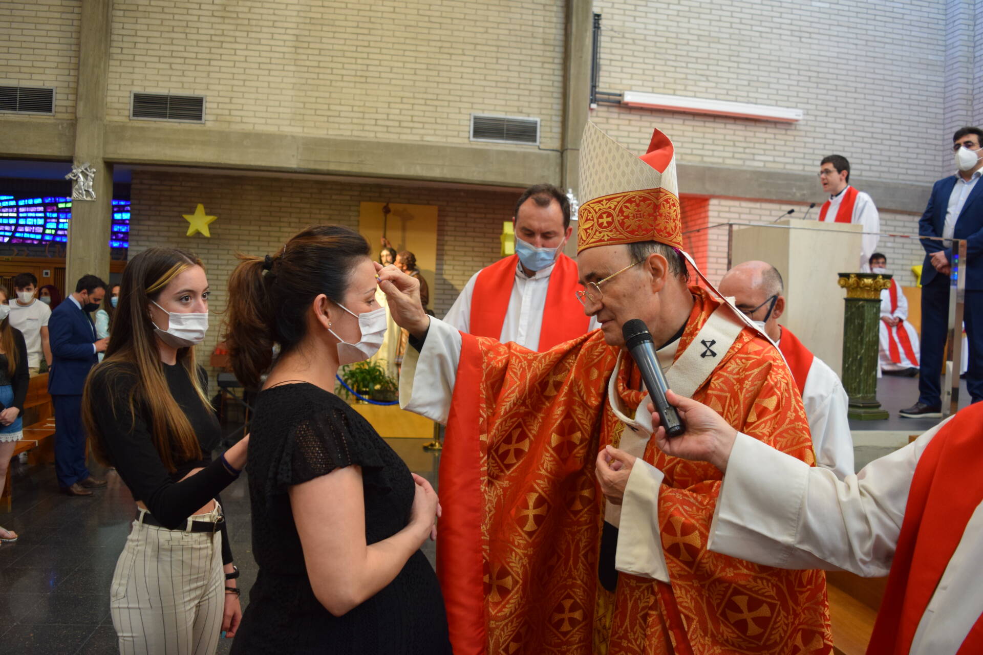 La diócesis convoca un año más catequesis para la confirmación de adultos 1 confirmacion-adultos-covid_20