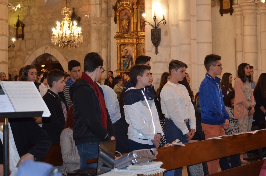 Jóvenes del arciprestazgo de Vega reciben el sacramento de la confirmación 3 confirmacion.jpg