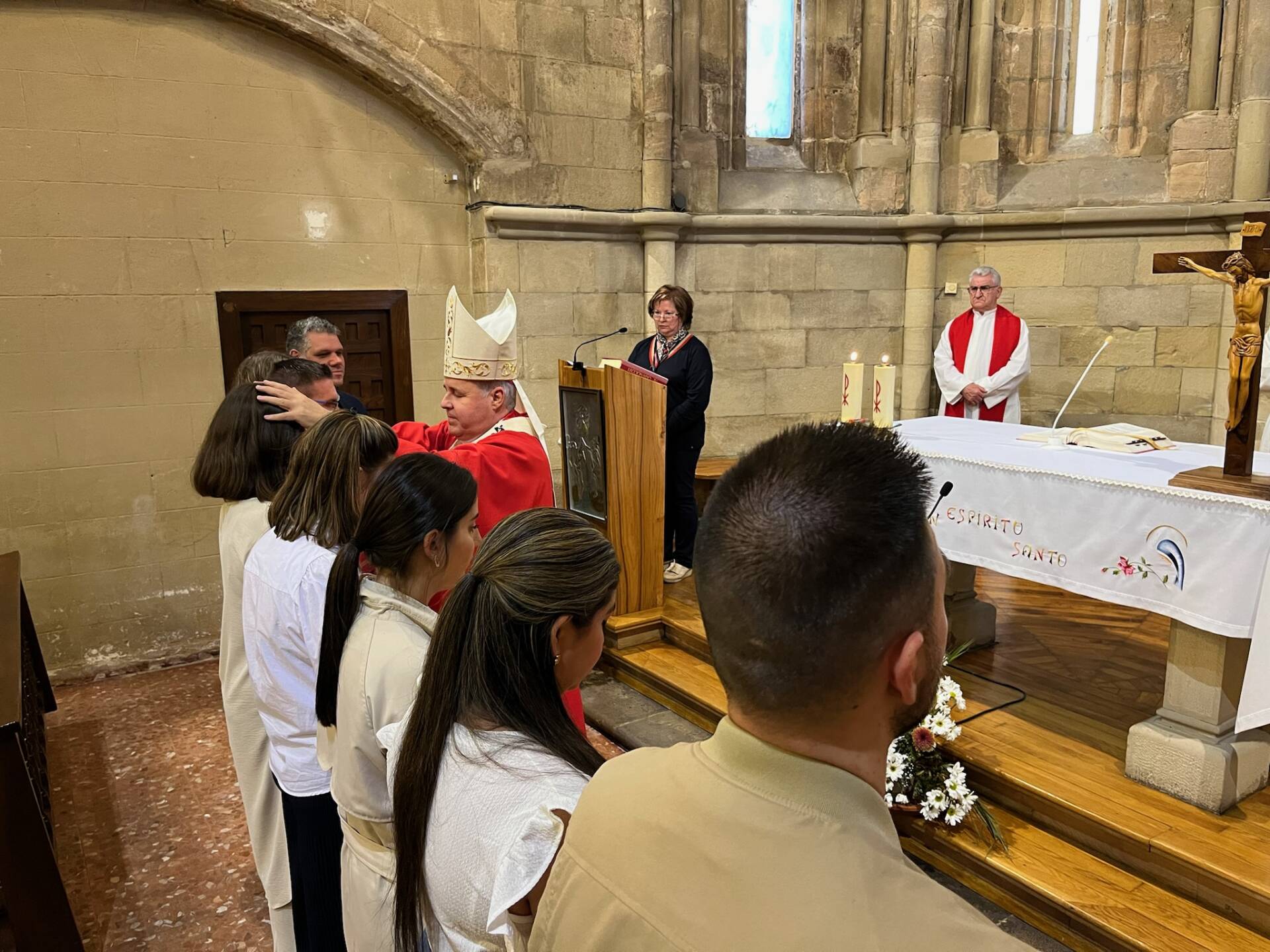 La archidiócesis ha celebrado cerca de 90 confirmaciones de adultos durante este curso 1 confirmaciones-adultos_00001