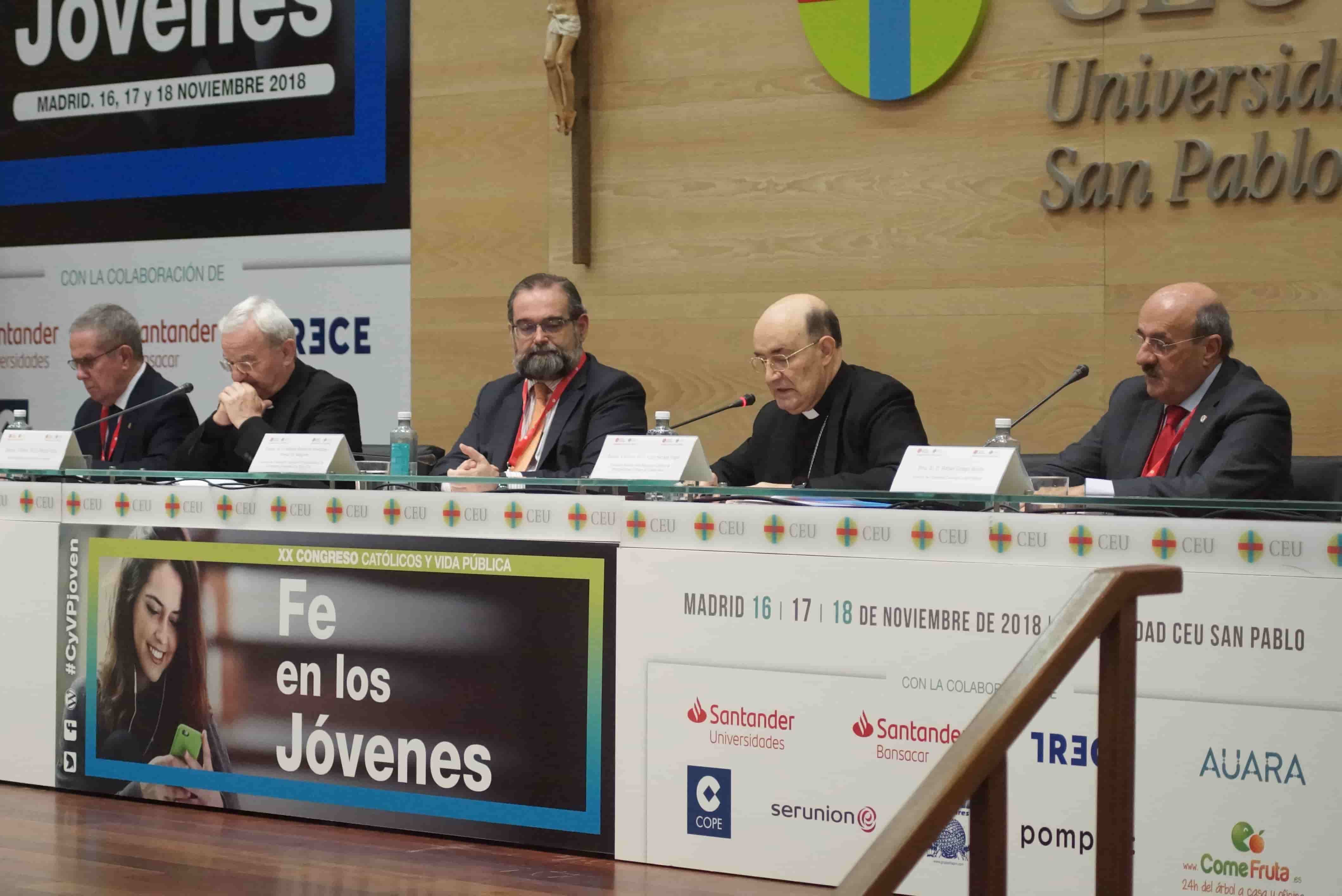 Don Fidel Herráez: «Hay una fractura en la transmisión de la fe a jóvenes» 1 El arzobispo, durante su intervención. Foto: acdp.es.
