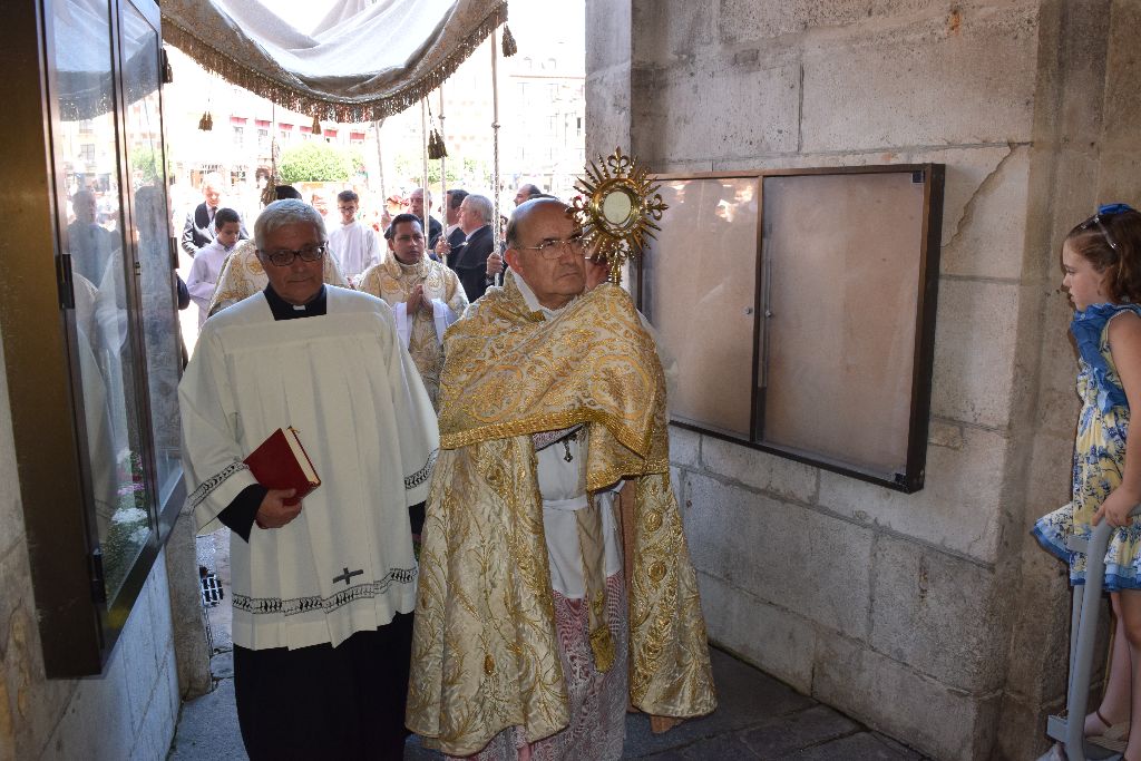 Eucaristía y compromiso social 1 corpus-christi-burgos_25.jpg