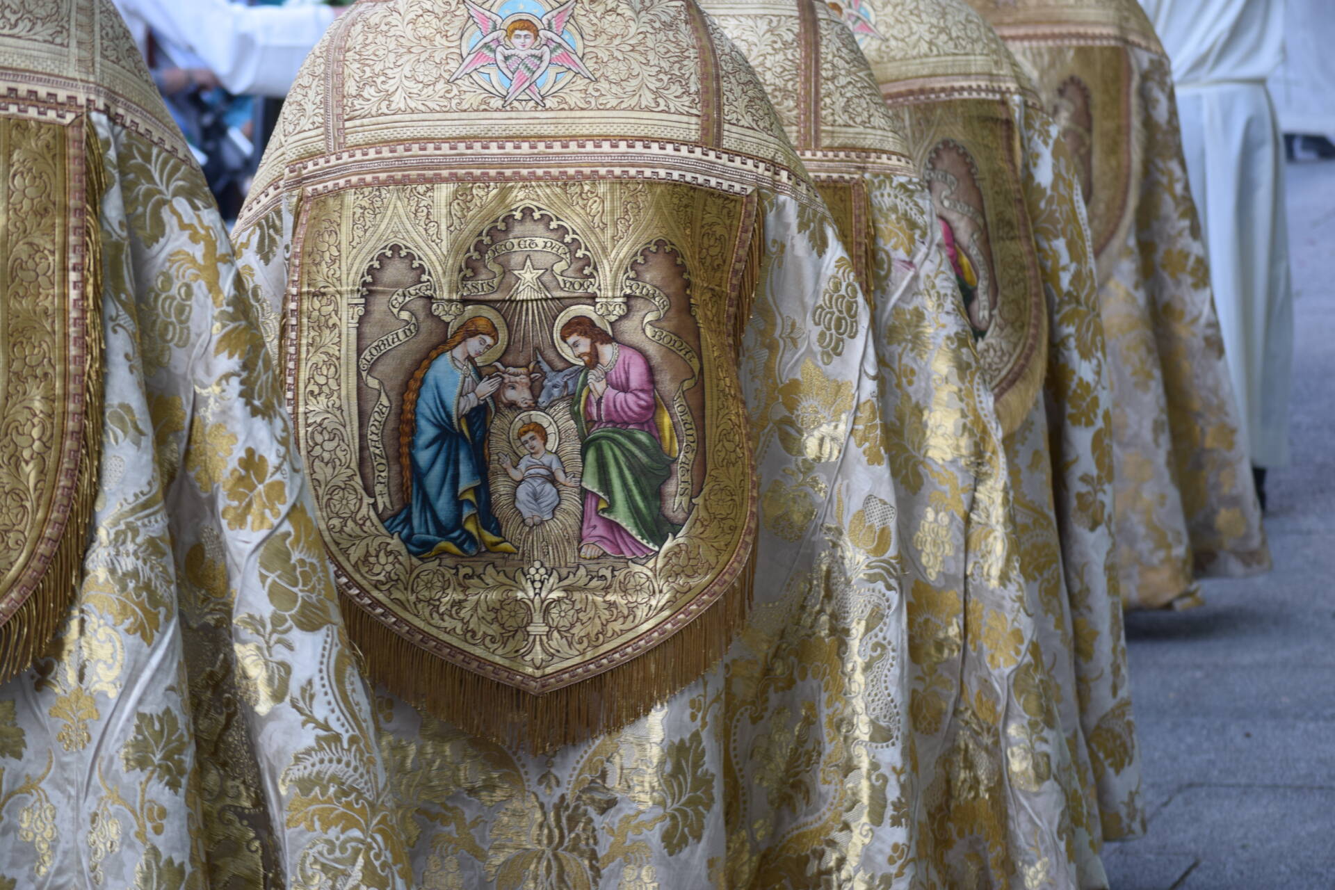 «La paz que el mundo necesita solo brota de un corazón convertido por la Eucaristía» 3 Corpus Christi Burgos eucaristía