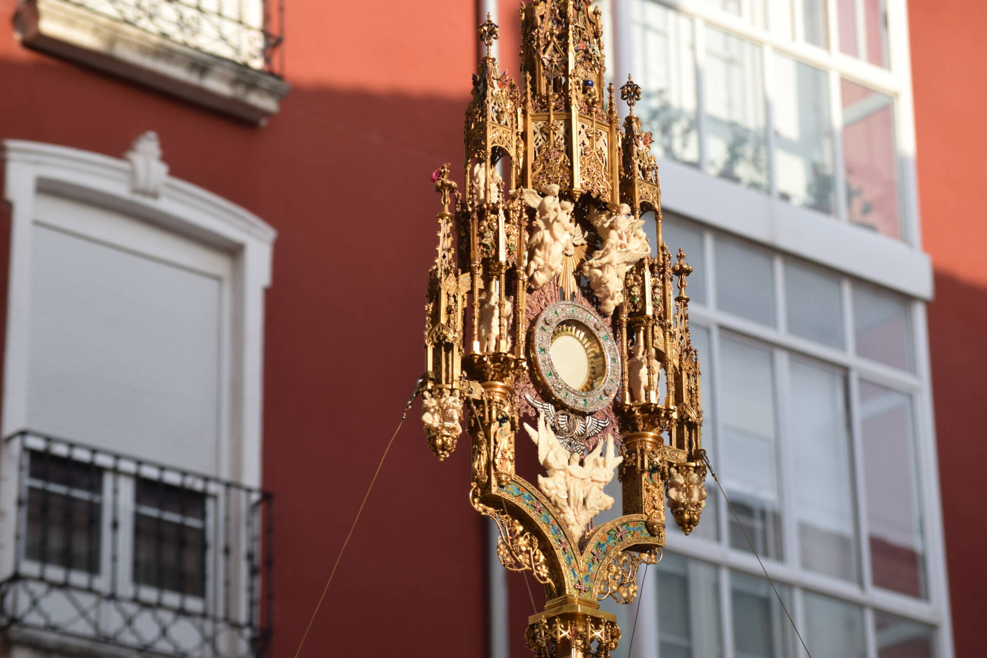 «La paz que el mundo necesita solo brota de un corazón convertido por la Eucaristía» 1 Corpus Christi Burgos eucaristía