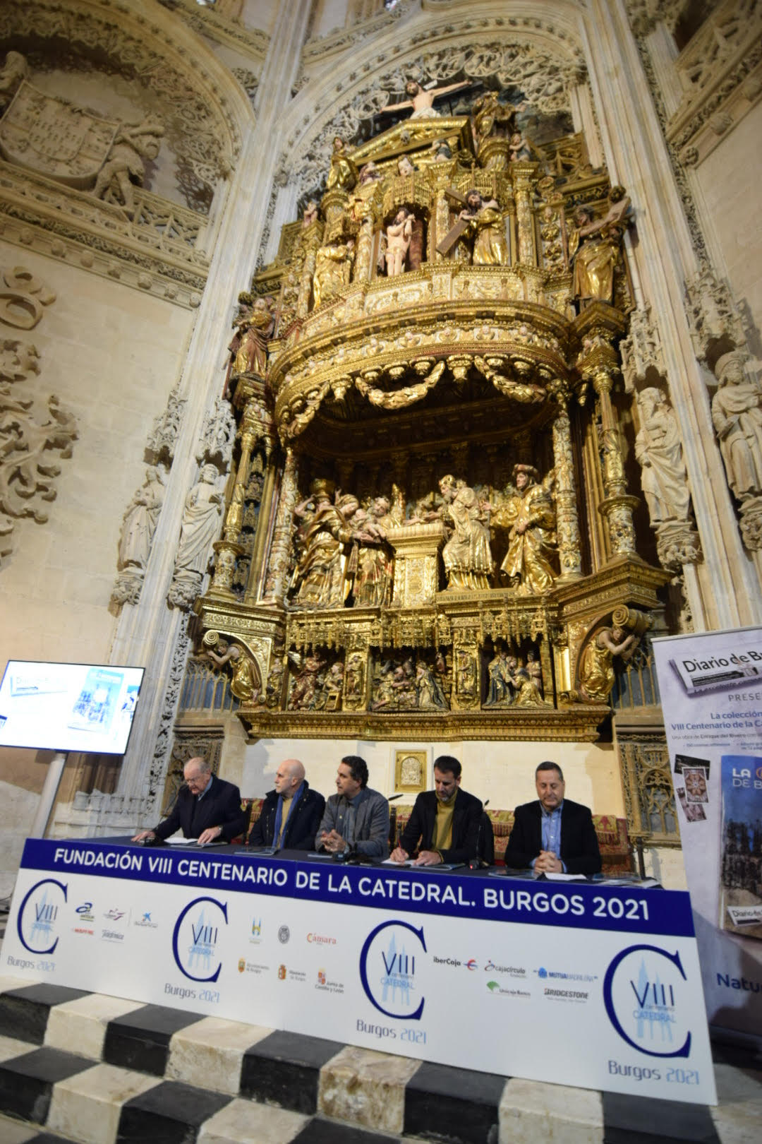 Diario de Burgos edita un álbum de cromos de la Catedral con motivo de su VIII Centenario 4 cromos 3
