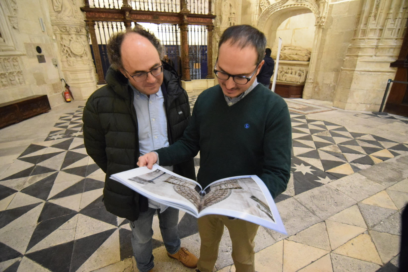 Diario de Burgos edita un álbum de cromos de la Catedral con motivo de su VIII Centenario 3 cromos 5