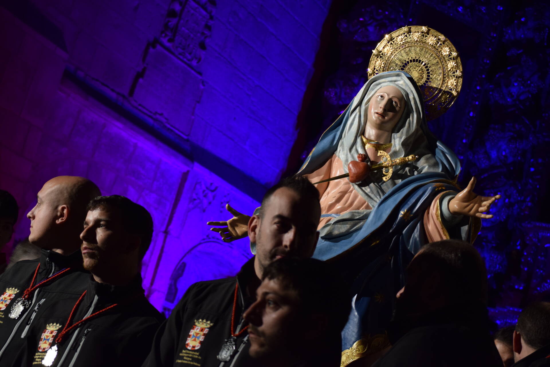 Devoción y lluvia 1 devoción lluvia procesion del encuentro burgos