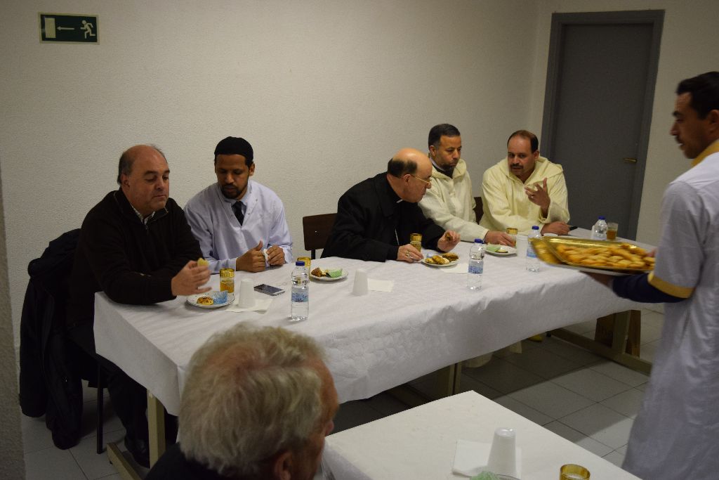 «Cristianos y musulmanes tenemos mucho que compartir» 11 dialogo-cristianos-musulmanes14.jpg