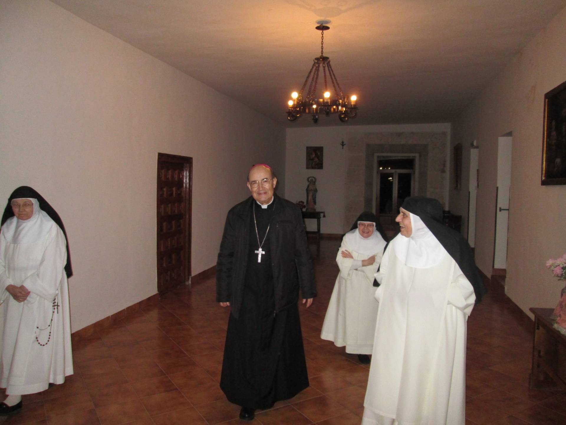 Caleruega recibe la visita pastoral de don Fidel Herráez 3 dominicas caleruega 2