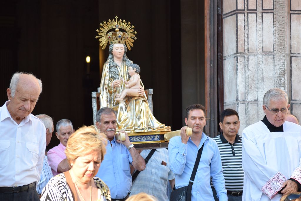 Cientos de fieles acompañan a Santa María La Mayor por las calles de la ciudad 6 dsc_0014.jpg