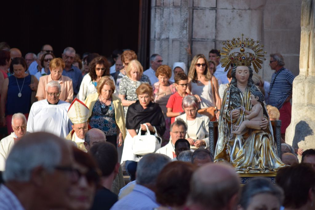 Cientos de fieles acompañan a Santa María La Mayor por las calles de la ciudad 7 dsc_0016.jpg