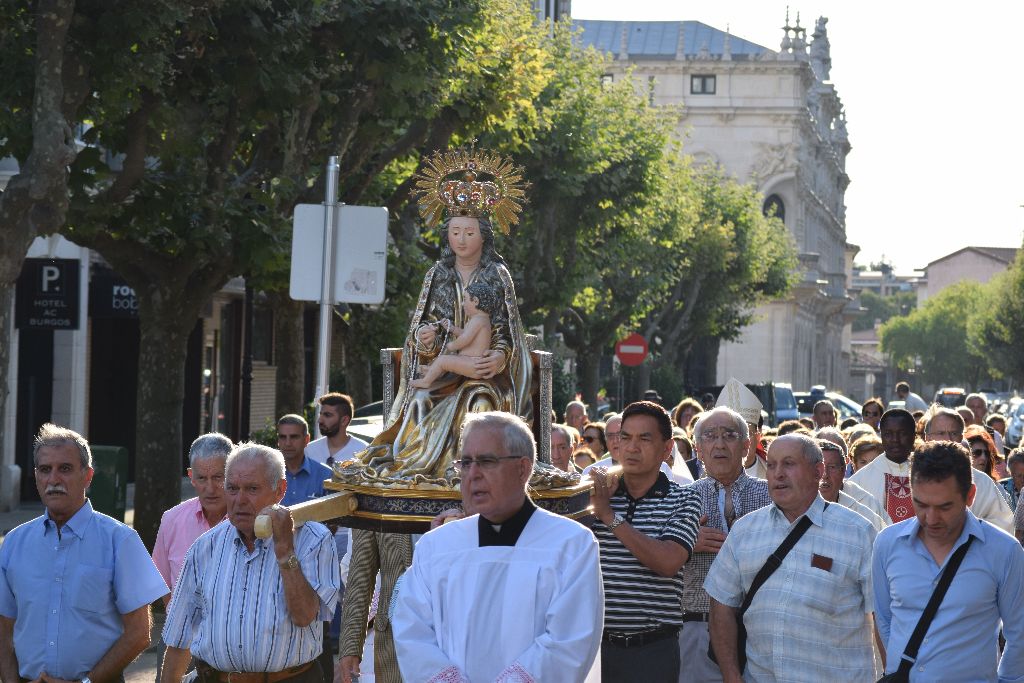 Cientos de fieles acompañan a Santa María La Mayor por las calles de la ciudad 12 dsc_0040.jpg