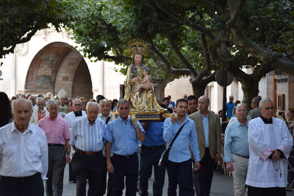 Cientos de fieles acompañan a Santa María La Mayor por las calles de la ciudad 18 dsc_0050.jpg