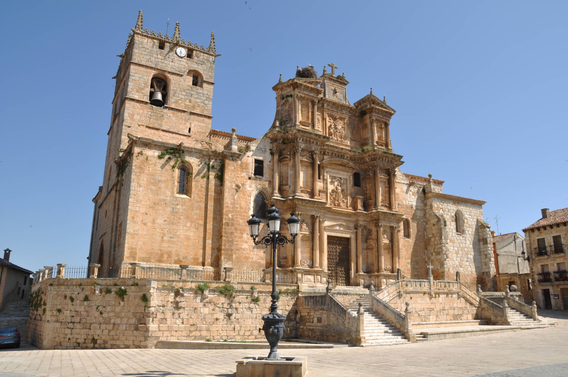 La iglesia de Gumiel de Izán, bautizada como la «Petra española», recibe más de 2.500 visitas en el puente 1 La iglesia de Gumiel de Izán, bautizada como la «Petra española», recibe más de 2.500 visitas en el puente