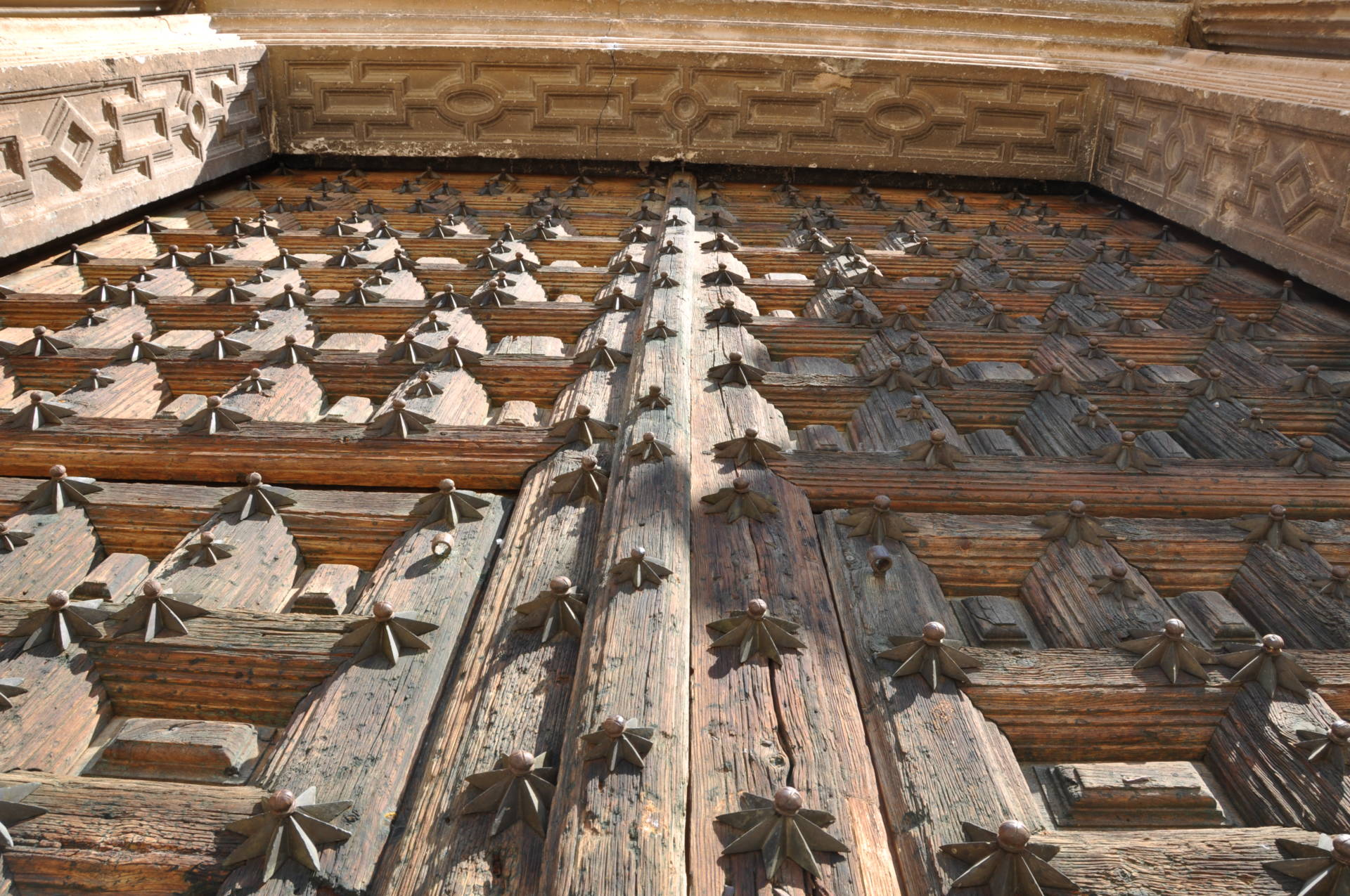 La iglesia de Gumiel de Izán, bautizada como la «Petra española», recibe más de 2.500 visitas en el puente 3 La iglesia de Gumiel de Izán, bautizada como la «Petra española», recibe más de 2.500 visitas en el puente