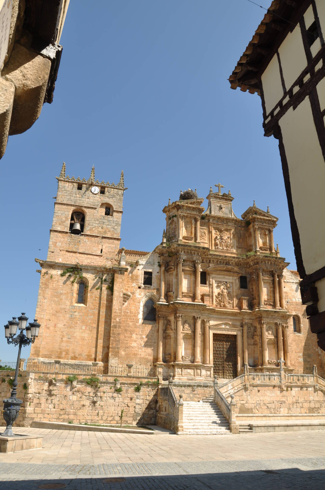 La iglesia de Gumiel de Izán, bautizada como la «Petra española», recibe más de 2.500 visitas en el puente 4 La iglesia de Gumiel de Izán, bautizada como la «Petra española», recibe más de 2.500 visitas en el puente