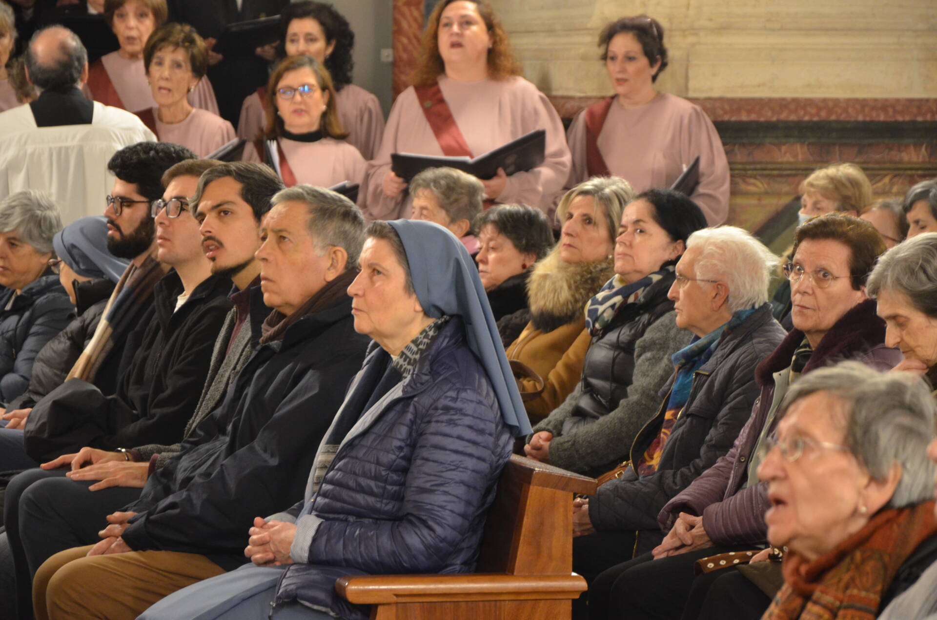 Mons. Iceta, a los consagrados, en su fiesta: «¡Qué importante es aprender a esperar y esperar bien!» 13 DSC_8231