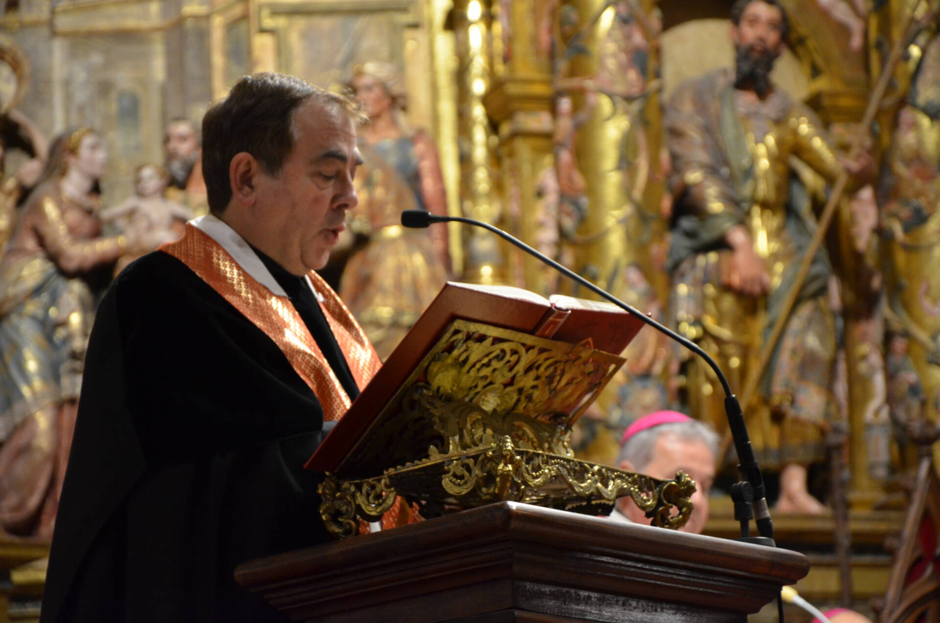 «El Señor acoge sobre Él todos los sufrimientos del mundo» 9 «El Señor acoge sobre Él todos los sufrimientos del mundo»