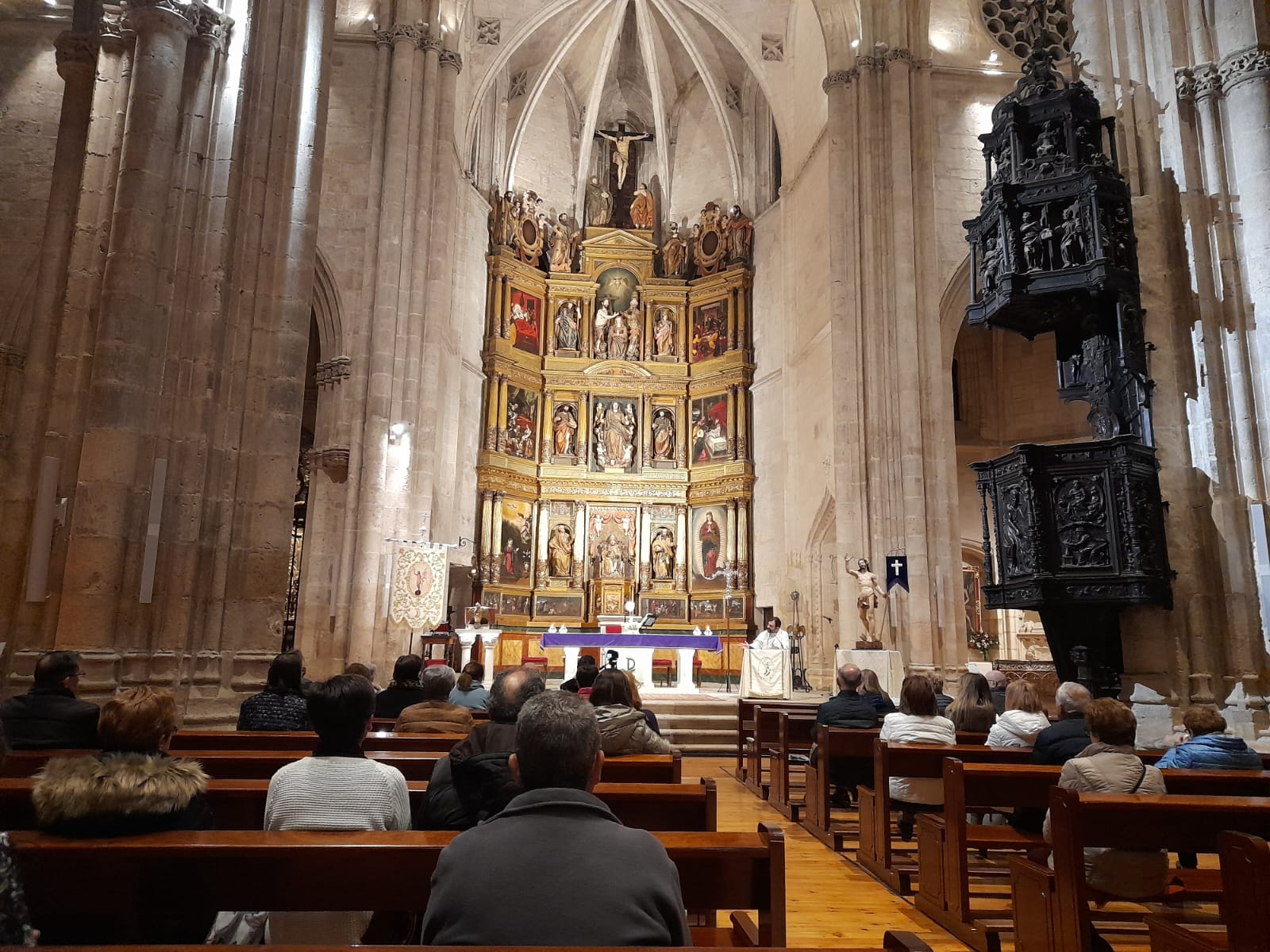 La cuaresma solidaria y orante de las cofradías arandinas 4 echame un kilo aranda_procesion_semana santa1