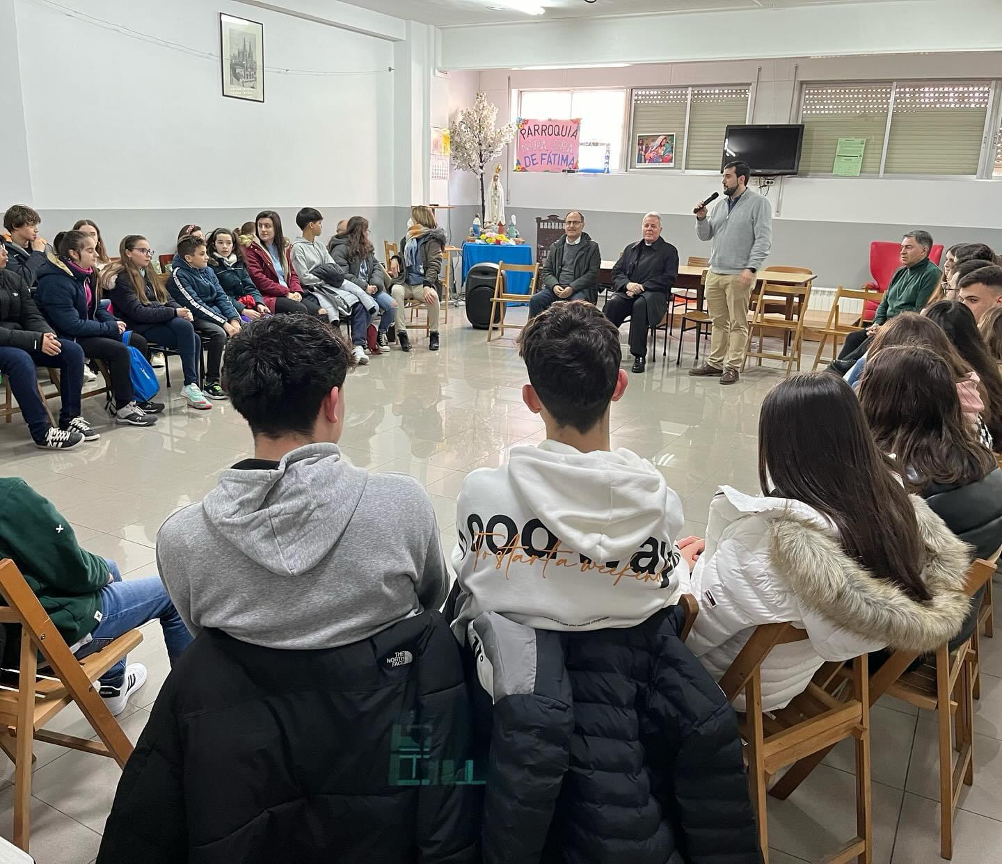 El arzobispo participa en el encuentro de jóvenes de Gamonal 5 El arzobispo participa en el encuentro de jóvenes de Gamonal 2