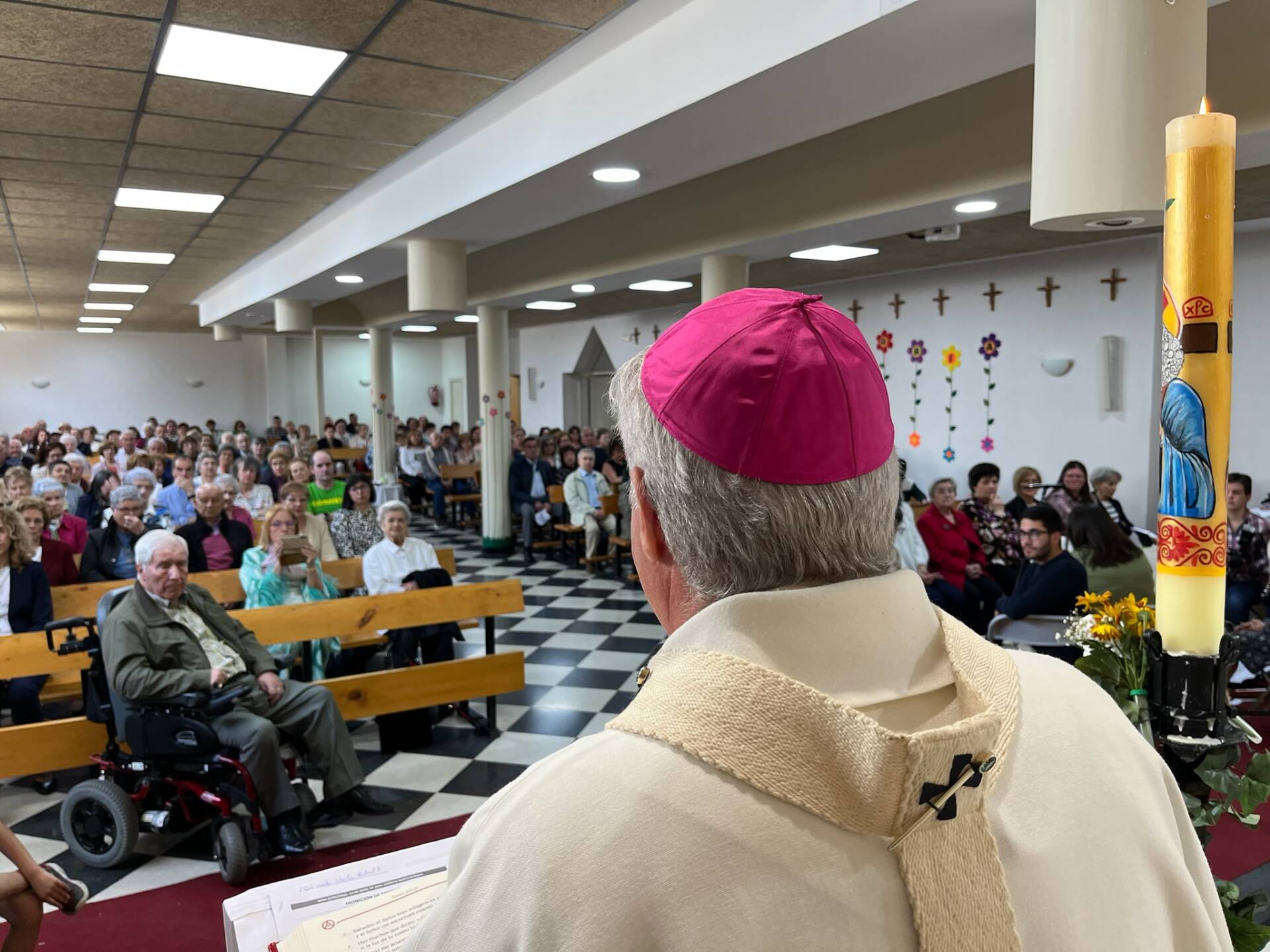 El arzobispo prosigue su visita pastoral en la parroquia del Espíritu Santo 8 El arzobispo prosigue su visita pastoral en la parroquia del Espíritu Santo