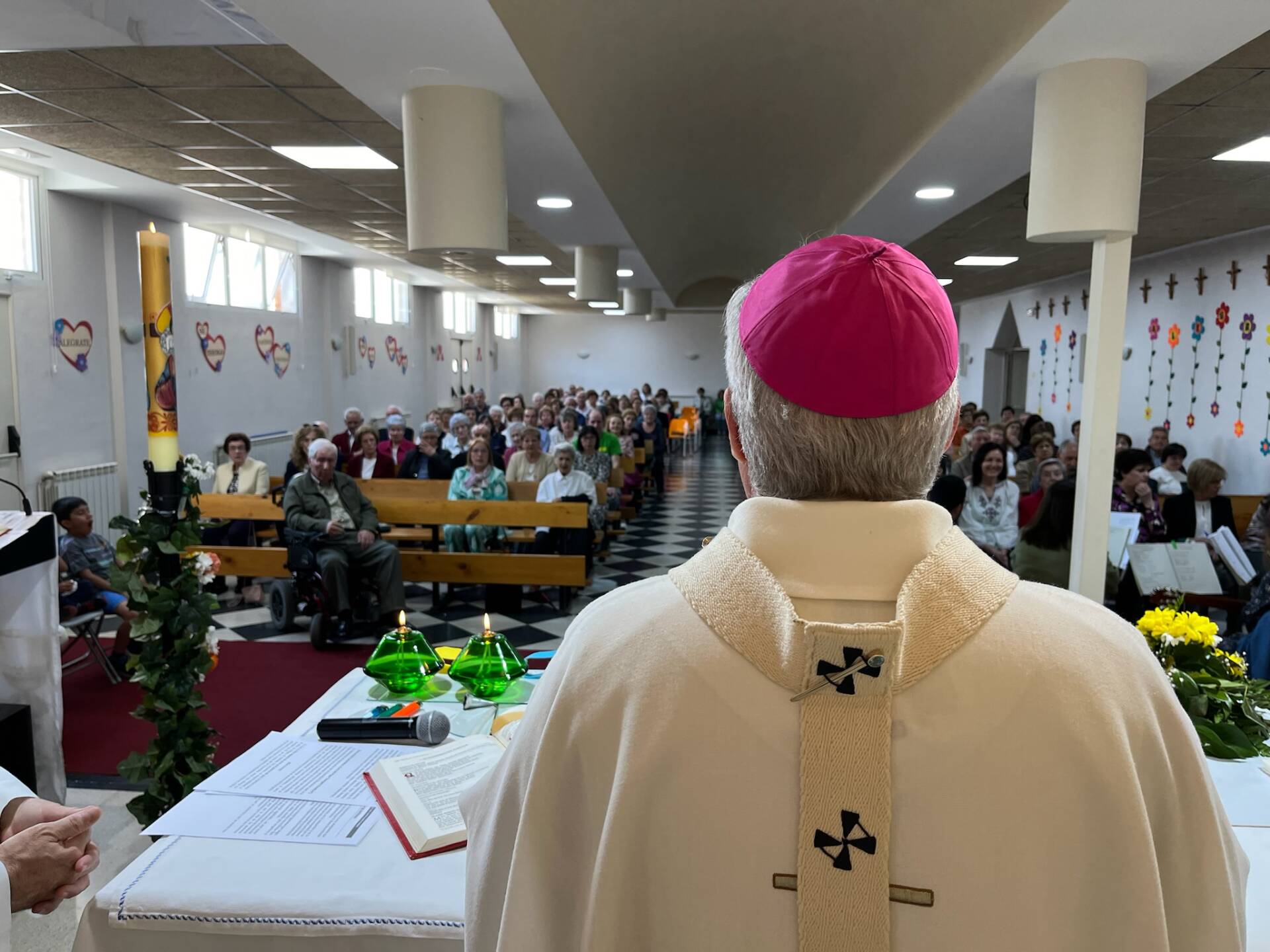 El arzobispo prosigue su visita pastoral en la parroquia del Espíritu Santo