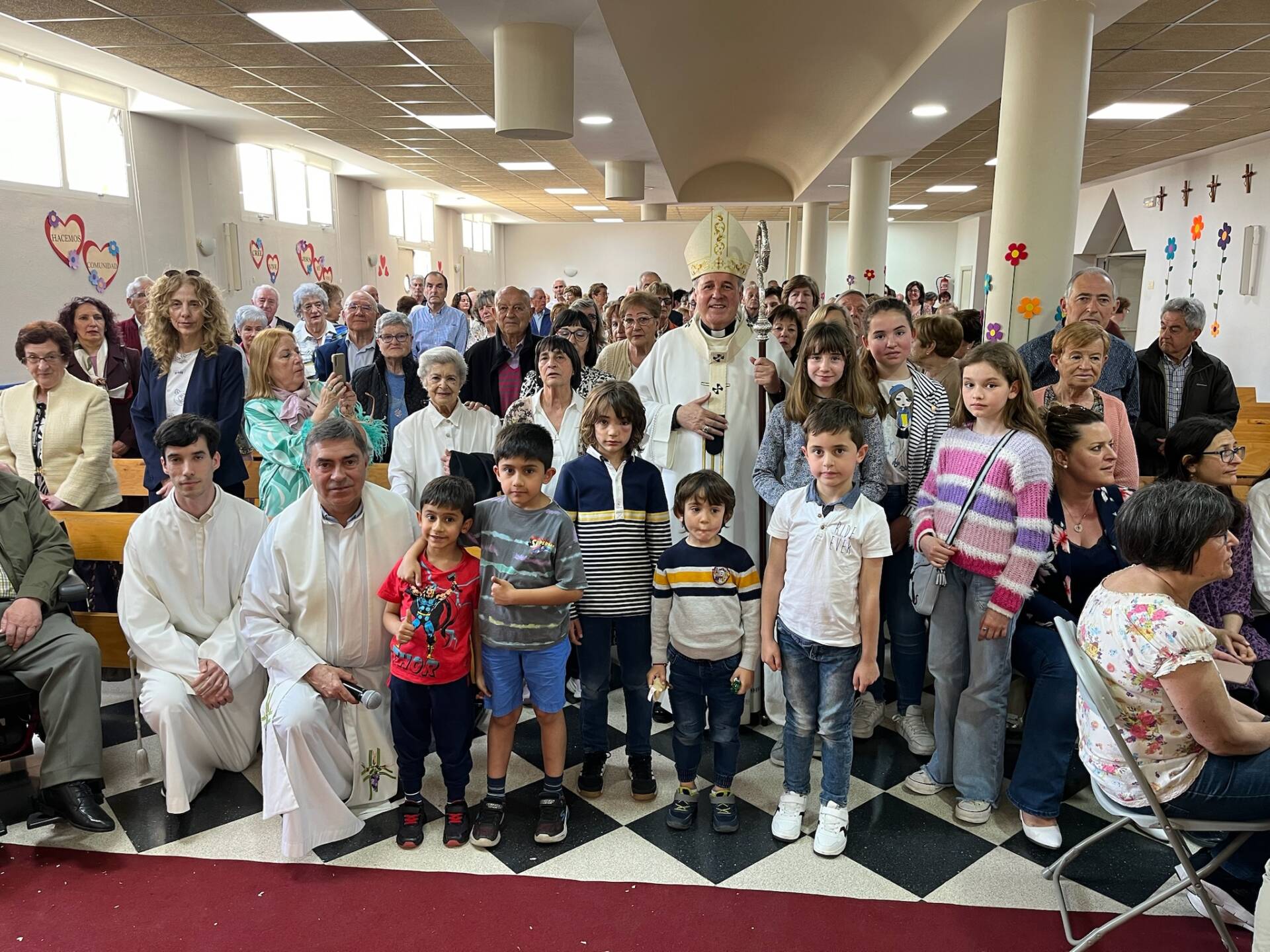 El arzobispo prosigue su visita pastoral en la parroquia del Espíritu Santo 13 El arzobispo prosigue su visita pastoral en la parroquia del Espíritu Santo
